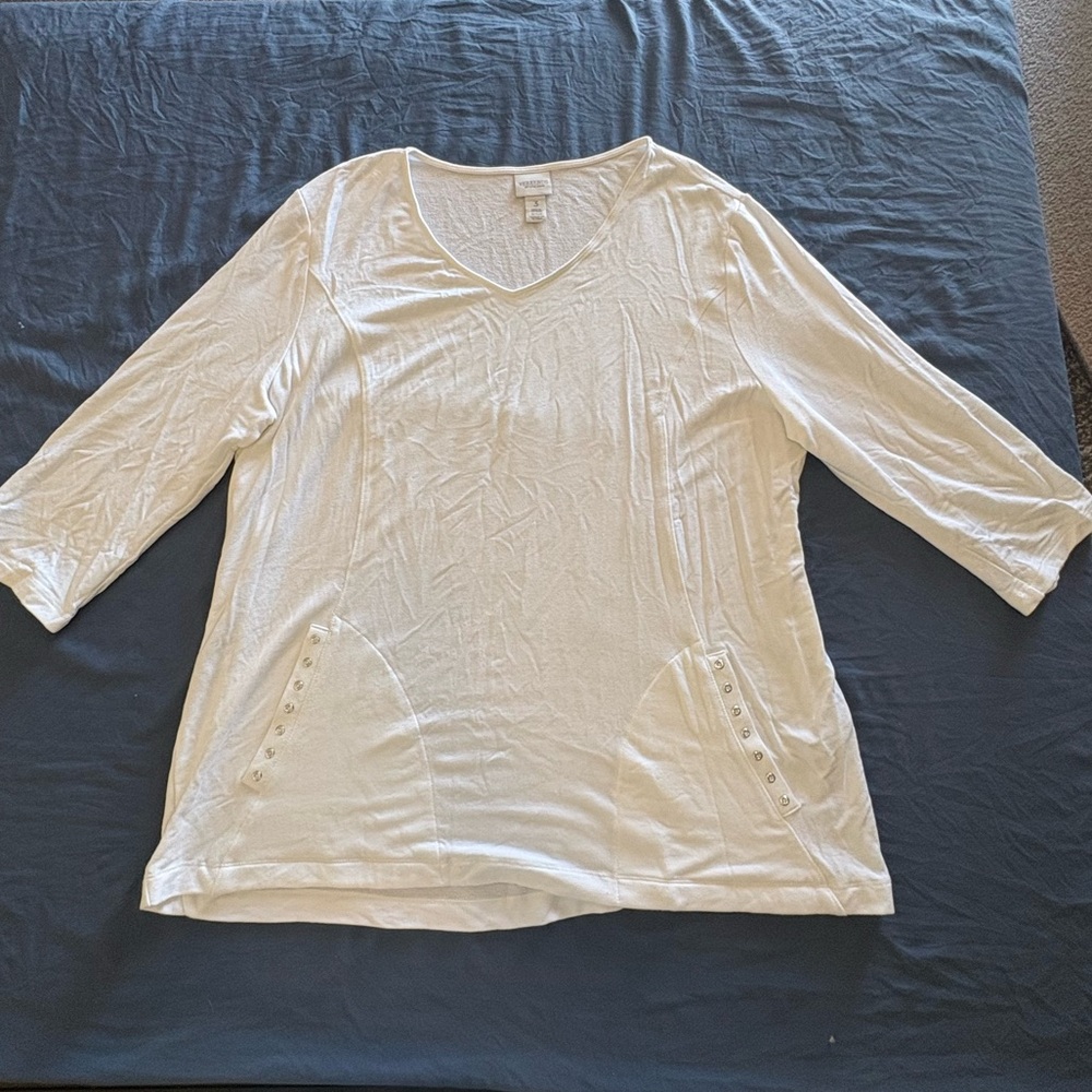 Stylish White V-Neck Long Sleeve Top